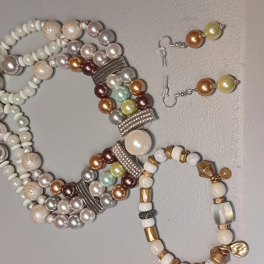 Multicolor Vintage Pearlesque Jewelry Set - Picture 4 of 8